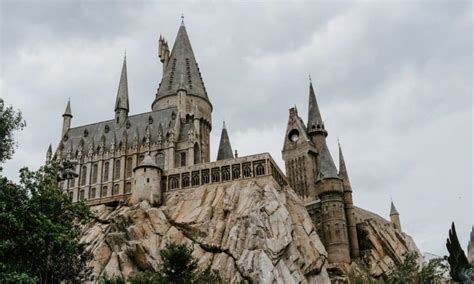 Village of Hogsmeade Guide .